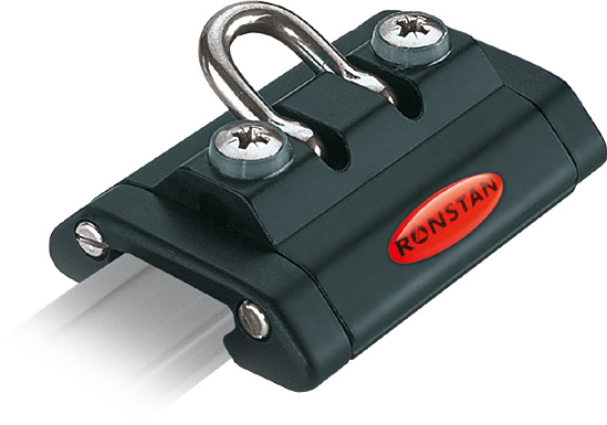Chariot de rail de grand-voile Ronstan Série 19, manille, 2x trous M5, 70mm